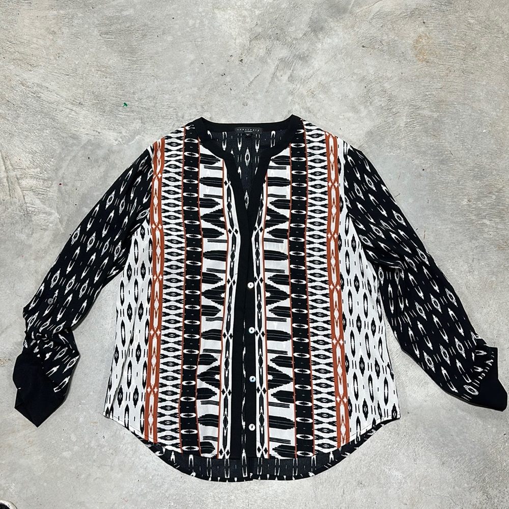 Black with white n brown design long sleeve button up top / Size L‎